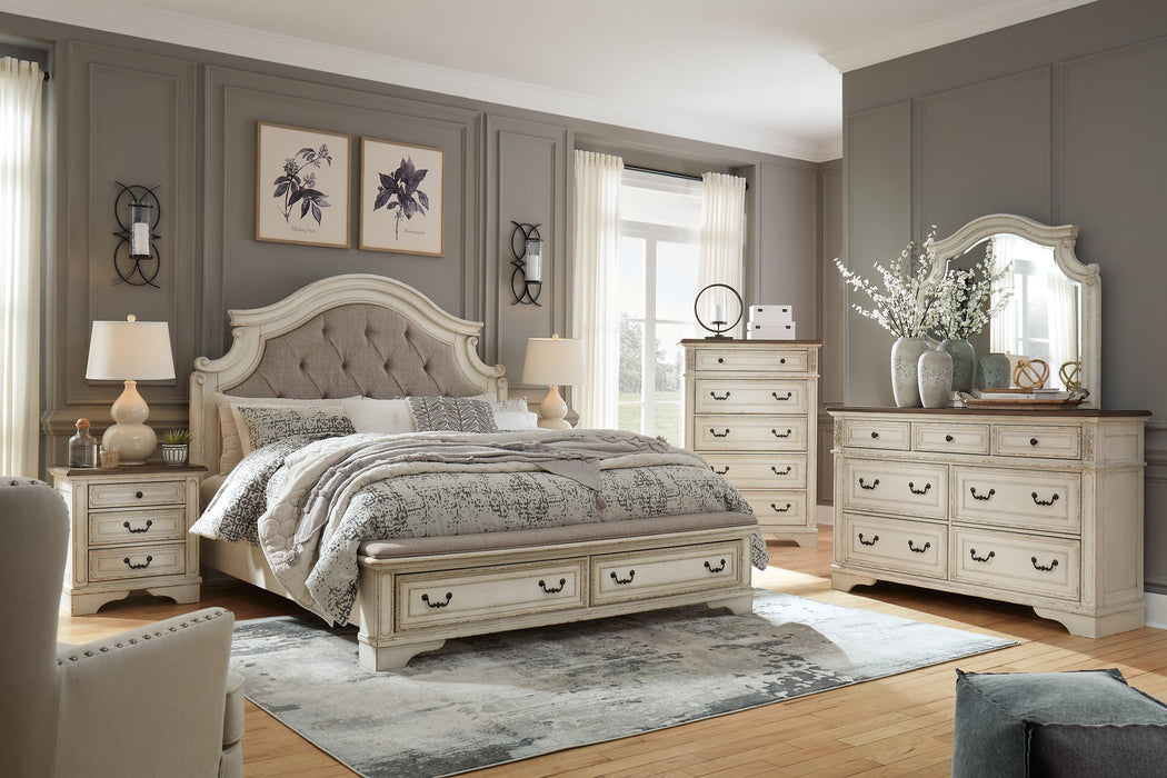 Realyn Bedroom Set